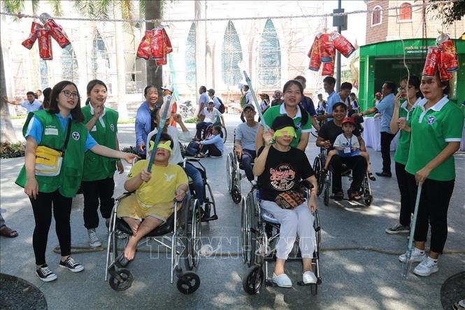 Đông đảo trẻ em, người khuyết tật đến từ 15 tỉnh, thành phố tham gia các trò chơi dân gian tại Hội trại người khuyết tật lần thứ 20 – năm 2019. Ảnh: Thanh Vũ - TTXVN