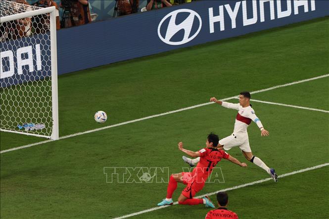 Hậu vệ Kim Young-Kwon (số 19) ghi bàn thắng cân bằng tỉ số 1-1 cho Hàn Quốc. Ảnh: AFP/ TTXVN