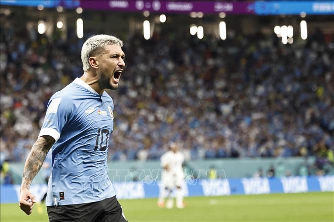 Niềm vui của tiền vệ Uruguay Giorgian de Arrascaeta sau khi ghi bàn thắng vào lưới Ghana. Ảnh: AFP/TTXVN