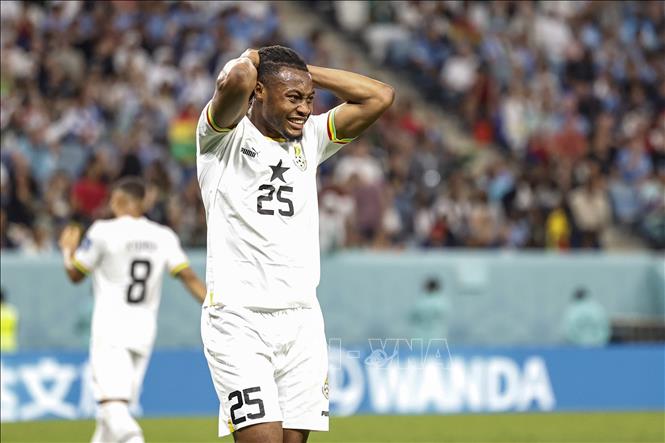 Tiền đạo Antoine Semenyo của Ghana thất vọng sau khi bỏ lỡ cơ hội ghi bàn vào lưới Uruguay. Ảnh: AFP/TTXVN
