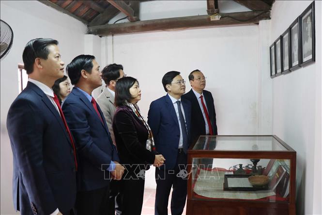 Các đại biểu tham quan tại Nhà lưu niệm đồng chí Ngô Gia Tự (phường Tam Sơn, thành phố Từ Sơn, tỉnh Bắc Ninh). Ảnh: Thanh Thương- TTXVN