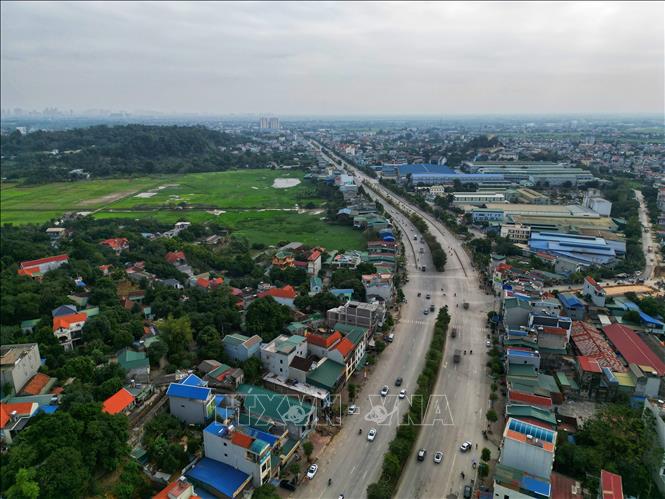 Đoạn Quốc lộ 6 chạy qua huyện Chương Mỹ, quận Hà Đông (Hà Nội). Ảnh: Tuấn Anh - TTXVN
