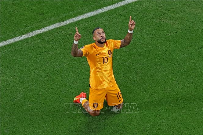 Tiền đạo Hà Lan Memphis Depay ăn mừng bàn thắng vào lưới Mỹ. Ảnh: AFP/TTXVN