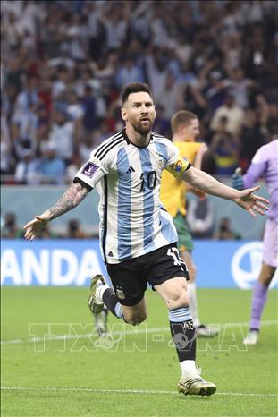 Messi là một trong những cầu thủ bóng đá xuất sắc nhất trên thế giới. Với tốc độ và kỹ thuật điêu luyện, anh ta đã giành được nhiều danh hiệu và con tim của người hâm mộ trên toàn thế giới. Xem ảnh liên quan để cảm nhận sự lợi hại của Messi.