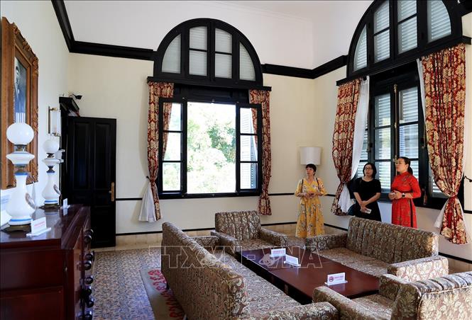 Trong ảnh: Du khách tham quan Bạch Dinh, di tích lịch sử văn hóa quốc gia nổi tiếng trên núi Lớn, phường 1, thành phố Vũng Tàu. Ảnh: Hồng Đạt - TTXVN
