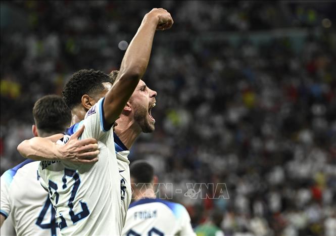 Tiền vệ Jordan Henderson (phải) ăn mừng sau ghi bàn thắng mở tỉ số cho Anh trước Senegal. Ảnh: THX/ TTXVN