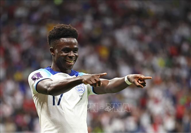 Pha ăn mừng của Bukayo Saka sau khi ghi bàn thắng nâng tỉ số lên 3-0 cho tuyển Anh trước Senegal. Ảnh: THX/ TTXVN