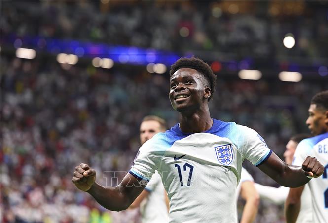 Pha ăn mừng của Bukayo Saka sau khi ghi bàn thắng nâng tỉ số lên 3-0 cho tuyển Anh trước Senegal. Ảnh: THX/ TTXVN