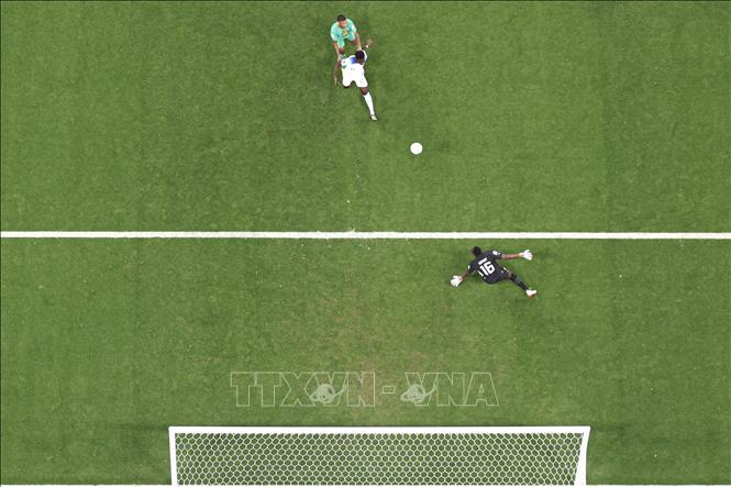 Cầu thủ Bukayo Saka (giữa) ghi bàn thắng nâng tỉ số lên 3-0 cho tuyển Anh trước Senegal. Ảnh: THX/ TTXVN