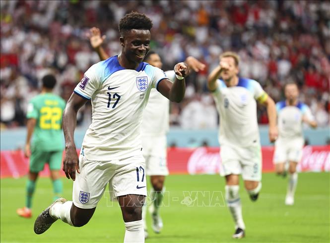 Pha ăn mừng của Bukayo Saka sau khi ghi bàn thắng nâng tỉ số lên 3-0 cho tuyển Anh trước Senegal. Ảnh: THX/ TTXVN