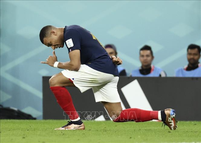 Trong ảnh: Tiền đạo tuyển Pháp Kylian Mbappe ăn mừng bàn thắng vào lưới Ba Lan trong trận đấu vòng 1/8 Wolrd Cup 2022 ở Doha, Qatar ngày 4/12/2022. Ảnh: THX/TTXVN