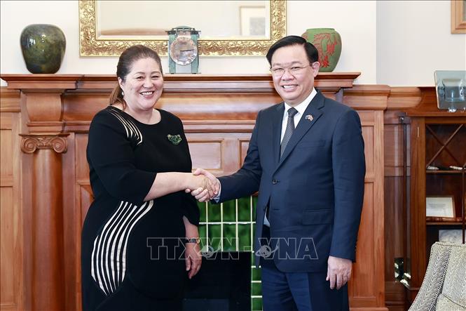 National Assembly Chairman Vuong Dinh Hue meets with Governor-General of New Zealand Dame Cindy Kiro in Wellington on December 5. VNA Photo: Doãn Tấn