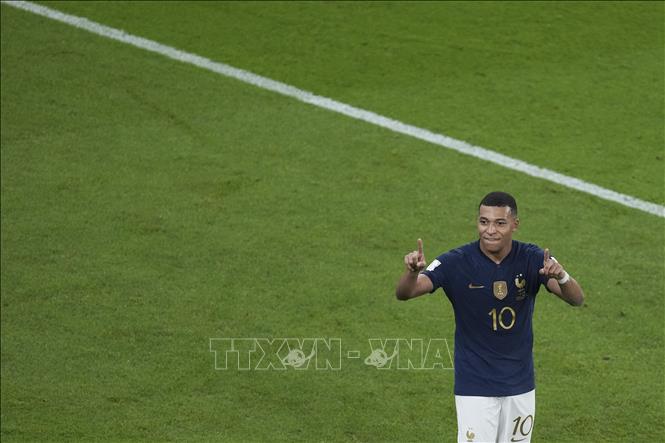 Trong ảnh: Tiền đạo tuyển Pháp Kylian Mbappe ăn mừng bàn thắng vào lưới Ba Lan trong trận đấu vòng 1/8 Wolrd Cup 2022 ở Doha, Qatar ngày 4/12/2022. Ảnh: THX/TTXVN