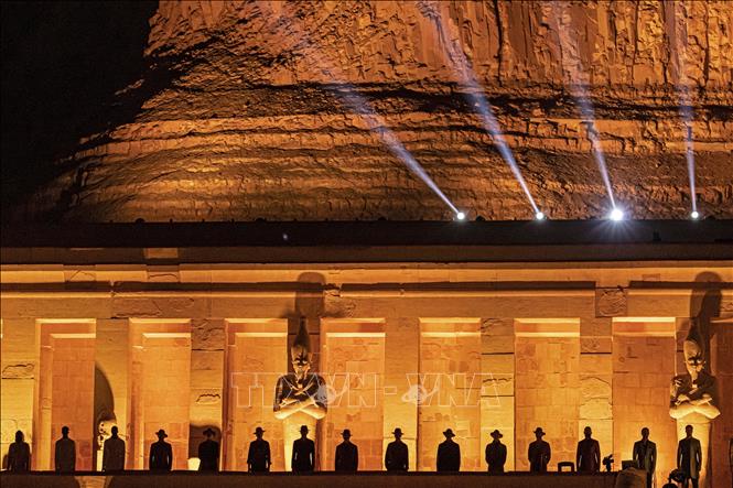Trong ảnh (tư liệu): Buổi trình diễn thời trang của hãng Stefano Ricci tại đền thờ Pharaoh Hatshepsut ở Luxor, Ai Cập, ngày 9/10/2022. Ảnh: AFP/ TTXVN