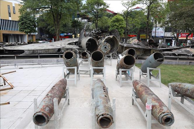 Xác máy bay B-52 được trưng bày tại bảo tàng. Ảnh: Hoàng Hiếu - TTXVN 