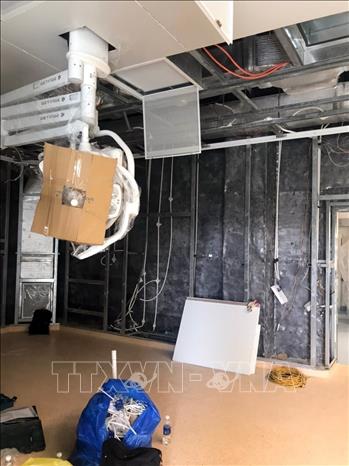 Trong ảnh: Phòng mổ số 5 đã hoàn thiện những lại bị Sở y tế cho tháo dỡ (thời điểm cuối năm 2021, đầu năm 2022) để thay thế bằng phòng mổ Hybrid. Ảnh: Đoàn Mạnh Dương - TTXVN