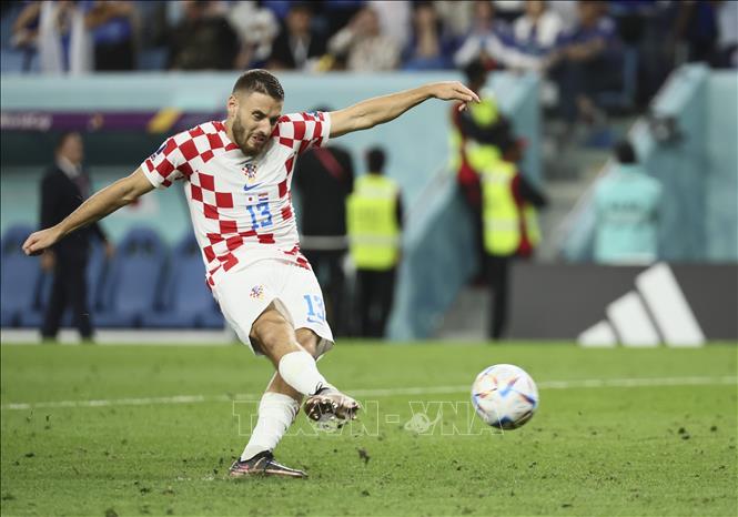 Nikola Vlasic (ảnh) sút luân lưu thành công, giúp Croatia vươn lên dẫn trước Nhật Bản 1-0. Ảnh: THX/TTXVN