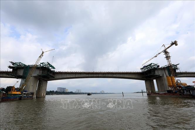Trong ảnh: Dự kiến dự án cầu Vĩnh Tuy 2 hợp long các nhịp chính trước 30/6/2023. Ảnh: Tuấn Anh - TTXVN