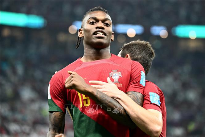 Tiền đạo Bồ Đào Nha Rafael Leao ăn mừng bàn thắng ấn định tỷ số 6-1 cho đội nhà trước Thuỵ Sĩ. Ảnh: AFP/TTXVN