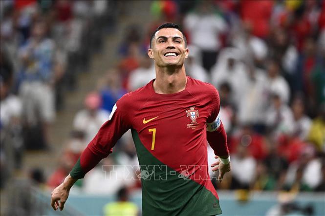 Gần cuối hiệp 2, tiền đạo Cristiano Ronaldo (ảnh) được đưa vào sân. Anh đã ghi bàn thắng vào lưới Thuỵ Sĩ nhưng không được công nhận vì lỗi việt vị. Ảnh: AFP/TTXVN