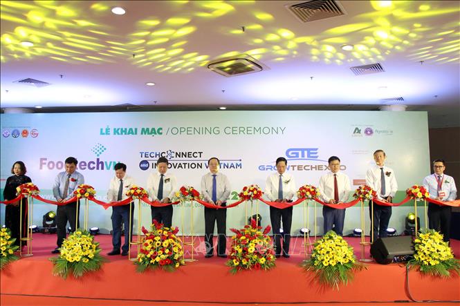 Trong ảnh: Các đại biểu thực hiện nghi thức khai mạc Techconnect and Innovation Vietnam 2022. Ảnh: Tiến Lực – TTXVN