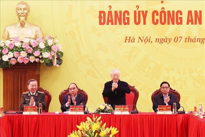 Party General Secretary Nguyen Phu Trong (standing), President Nguyen Xuan Phuc and Prime Minister Pham Minh Chinh at the conference. VNA Photo: Trí Dũng