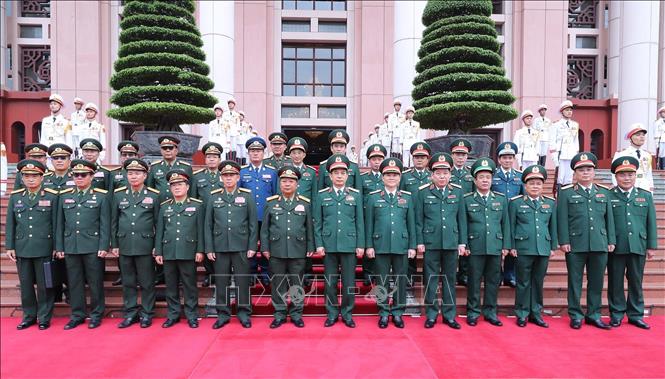 General Phan Van Giang and General Chansamone Chanyalath among others. VNA Photo: Trọng Đức 
