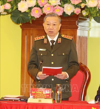Politburo member and Minister of Public Security General To Lam opens the conference. VNA Photo: Trí Dũng