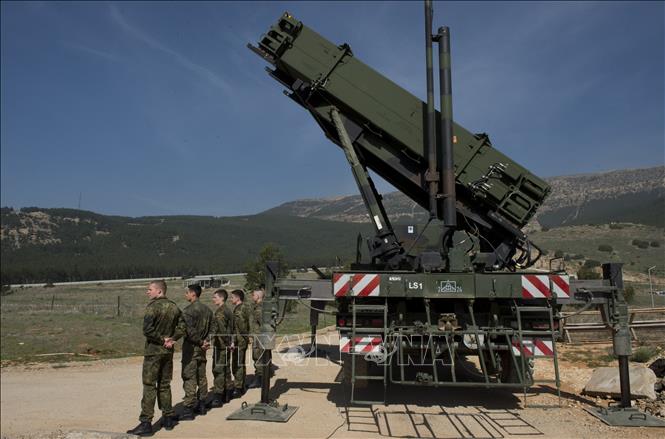 Trong ảnh (tư liệu): Binh sĩ Đức gác bên hệ thống tên lửa phòng không Patriot. Ảnh: AFP/ TTXVN