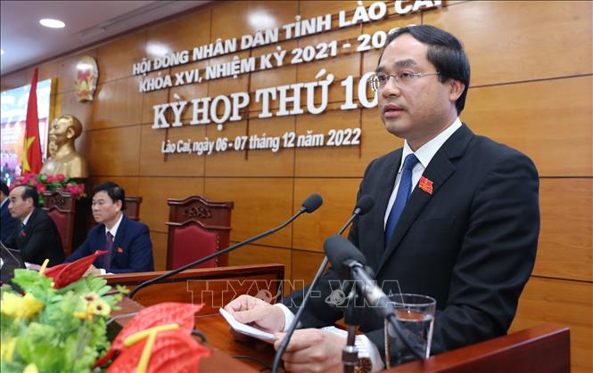 Trong ảnh: Chủ tịch Uỷ ban nhân dân tỉnh Lào Cai Trịnh Xuân Trường phát biểu tại kỳ họp. Ảnh: Quốc Khánh - TTXVN