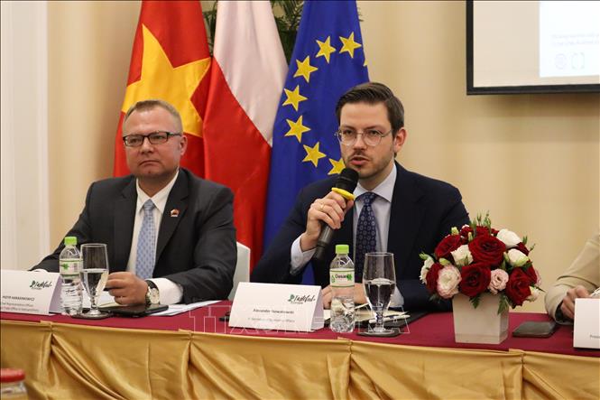 Trong ảnh: Ông Alexander Nowakowski, Bí thư thứ 3 phụ trách kinh tế Đại sứ quán Ba Lan tại Việt Nam phát biểu tại chương trình giới thiệu “Châu Âu đầy hương vị - truyền thống và chất lượng”. Ảnh: Xuân Anh -TTXVN 
