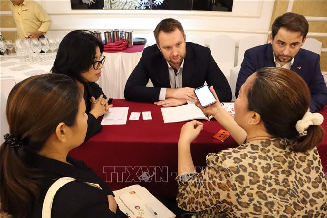 Trong ảnh: Doanh nghiệp Việt Nam – Ba Lan trao đổi cơ hội hợp tác tại chương trình. Ảnh: Xuân Anh -TTXVN 