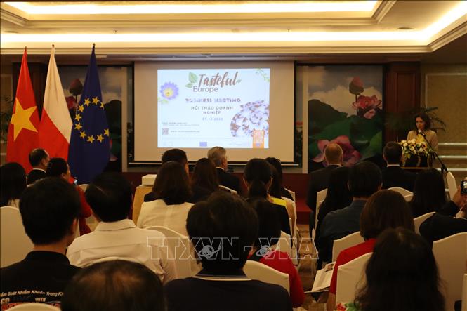 Trong ảnh: Giao lưu thương mại Việt Nam – Ba Lan. Ảnh: Xuân Anh -TTXVN 