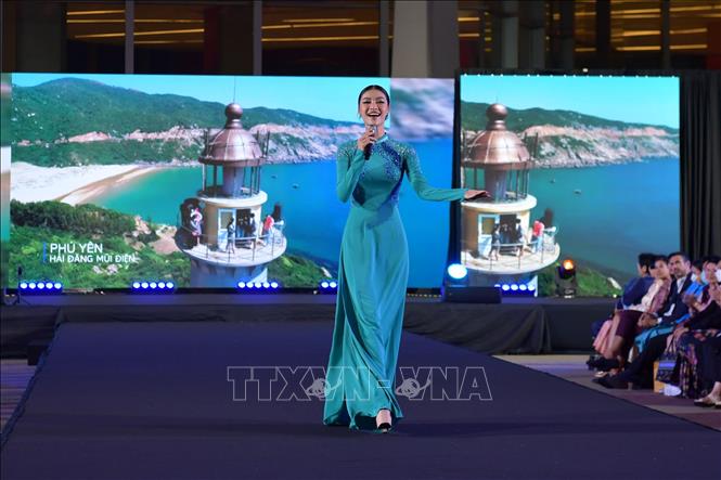 Một tiết mục văn nghệ tại chương trình. Ảnh: Huy Tiến - P/v TTXVN tại Thái Lan