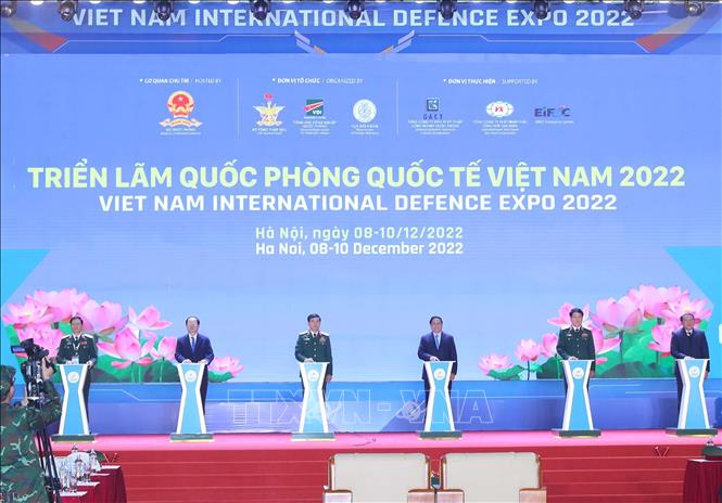 Thủ tướng Phạm Minh Chính và các đại biểu khai mạc triển lãm. Ảnh: Trọng Đức - TTXVN
