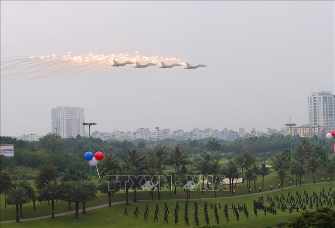 Màn trình diễn của Su-30 MK2 tại lễ khai mạc. Ảnh: Dương Giang – TTXVN
