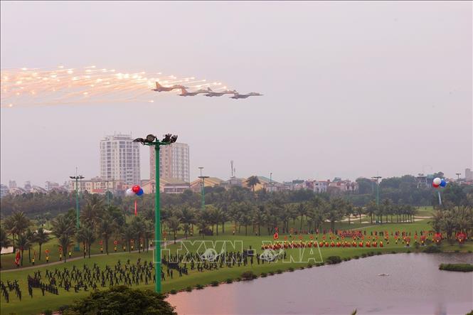 Màn trình diễn của Su-30 MK2 tại lễ khai mạc. Ảnh: Dương Giang – TTXVN
