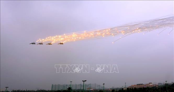 Màn trình diễn của Su-30 tại lễ khai mạc. Ảnh: Văn Điệp - TTXVN