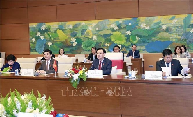 National Assembly Chairman Vuong Dinh Hue and French Senate President Gérard Larcher hold talks. VNA Photo: Doãn Tấn
