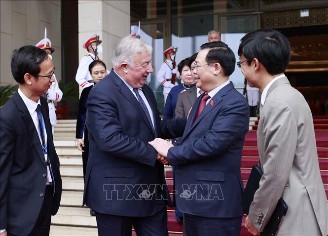 National Assembly Chairman Vuong Dinh Hue and French Senate President Gérard Larcher attend the ceremony. VNA Photo: Doãn Tấn