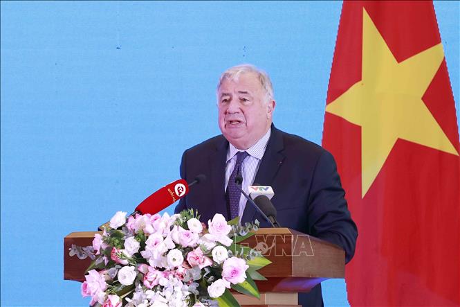 French Senate President Gérard Larcher speaks the ceremony. VNA Photo: Doãn Tấn