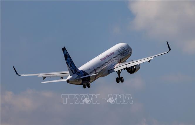Trong ảnh (tư liệu): Máy bay Airbus A321XLR thực hiện chuyến bay thử nghiệm tại nhà máy của Airbus ở Hamburg, Đức, ngày 15/6/2022. Ảnh: AFP/ TTXVN