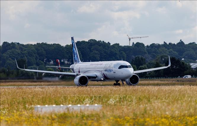 Trong ảnh (tư liệu): Máy bay Airbus A321XLR chuẩn bị thực hiện chuyến bay thử nghiệm tại nhà máy của Airbus ở Hamburg, Đức, ngày 15/6/2022. Ảnh: AFP/ TTXVN