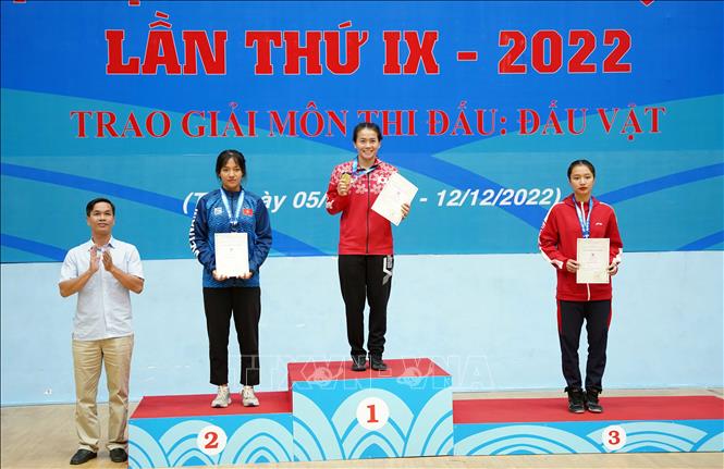 Các VĐV nhận huy chương các loại hạng cân 68 kg Vật tự do nữ. Ảnh: Trần Việt - TTXVN