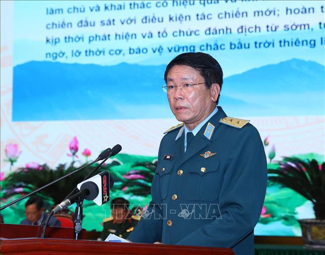 Trung tướng Vũ Văn Kha, quyền Tư lệnh Quân chùng PKKQ phát biểu tại hội thảo. Ảnh: Trọng Đức - TTXVN