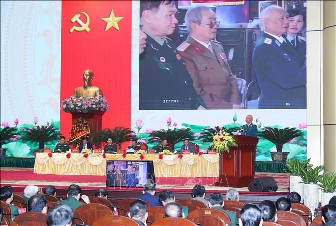 Trung tướng Nguyễn Văn Phiệt, Anh hùng LLVT nhân dân, từng tham gia trận đánh Hà Nội - Điện Biên Phủ trên không 1972 phát biểu tại hội thảo. Ảnh: Trọng Đức - TTXVN