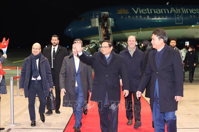 Lễ đón Thủ tướng Phạm Minh Chính đến Đại Công quốc Luxembourg. Ảnh: Dương Giang-TTXVN
