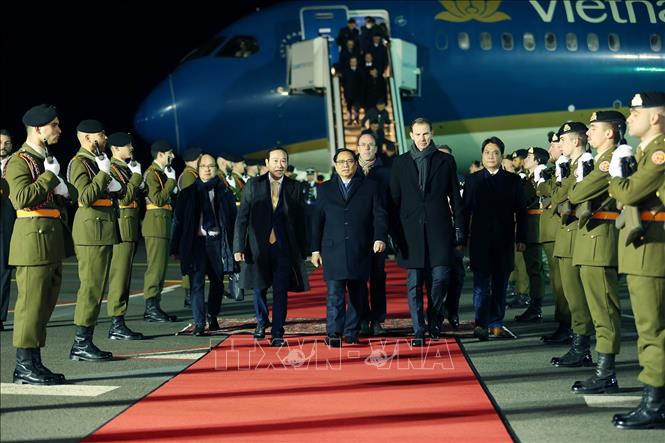 Lễ đón Thủ tướng Phạm Minh Chính đến Luxembourg. Ảnh: Dương Giang-TTXVN
