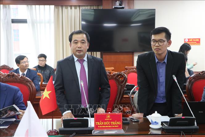 Ủy viên Trung ương Đảng, Bí thư Tỉnh ủy Hải Dương Trần Đức Thắng (bên trái) phát biểu tại buổi làm việc. Ảnh: Mạnh Tú - TTXVN