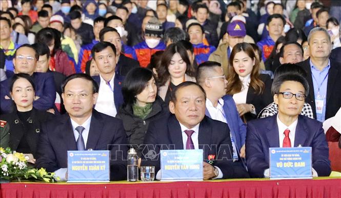 Phó Thủ tướng Vũ Đức Đam cùng các đại biểu dự lễ khai mạc. Ảnh: Trung Kiên - TTXVN